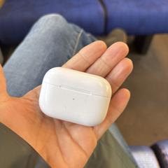 AirPods Pro case & lipgloss, iLost-i jakinarazi zaion moduan