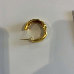 Earrings goud, as reported by TU/e - Receptie Helix using iLost