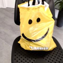 Plastikozko poltsa, gisa salatu by Arriva Infoshop Enschede iLost erabiliz