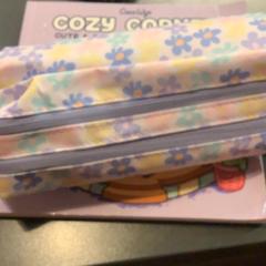 Zeszyt & Spodnie dziecięce trousse, zgłoszono przez MEININGER Hotel Bordeaux Gare Saint-Jean przy użyciu iLost