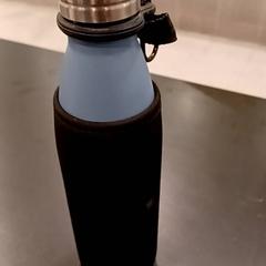 Cantimplora Blauw met ,wart, segons ha informat Padualaan 97 mitjançant iLost