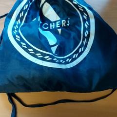 İLost kullanarak Regio Antwerpen - Brussel tarafından bildirildiği gibi Turnpike çantası Sketchers