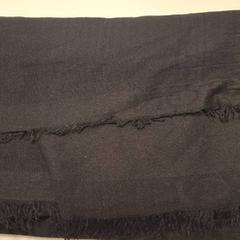 شال Zwart Louis Vuitton، كما تم الإبلاغ عنه بواسطة TheaterHangaar عبر iLost