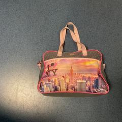 Taška, jak nahlášeno Breng Arnhem pomocí iLost