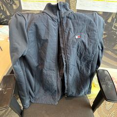 Jas blauw, como reportado por Haven Hotel Rotterdam utilizando o iLost