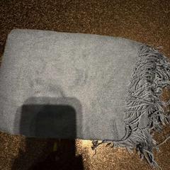 Shawl blauw, as reported by Hotel Van der Valk Harderwijk op de Veluwe using iLost