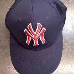 Baseball cap, as reported by Rotterdam The Hague Airport using iLost