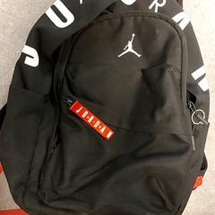 Hátizsák Zwart - Abdullatif, amint azt Centraal magazijn az iLost segítségével jelentette.