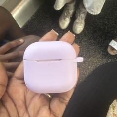 AirPods Pro Case met licht paars hoesje., gerapporteerd met iLost