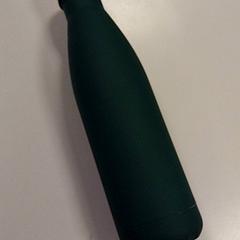 Vattenflaska Donkergroen, rapporterat av Vrije Universiteit Amsterdam med iLost