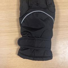 Handschoen Zwart, zoals gemeld door Pathé Amsterdam Noord met iLost