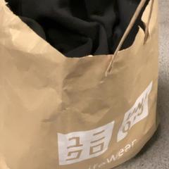 Köteg ruha, amint azt MEININGER Hotel Copenhagen az iLost segítségével jelentette.