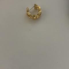 القرط، كما تم الإبلاغ عنه بواسطة Silver Sands Beach عبر iLost