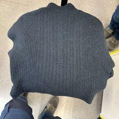 Jersey para niños poncho, ha sido reportado por IKEA Marseille La Valentine con iLost