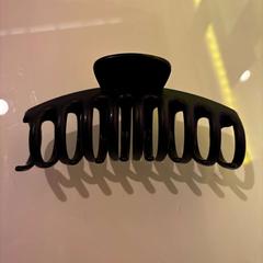 ヘアークリップ BLACK がiLostで Room Mate Bruno によって報告されました