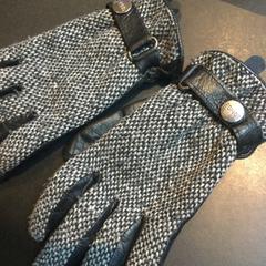 Handschoenen Zwart wit grijs, zoals gemeld door TivoliVredenburg met iLost