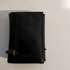 Billetera - Nys, ha sido reportado por Centraal magazijn con iLost