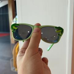 İLost kullanarak Pathé Nijmegen tarafından bildirildiği gibi Güneş gözlüğü Green dino / dinosaur
