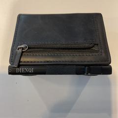 Carteiras, como reportado por Gemeente Amsterdam - Bureau Gevonden Voorwerpen utilizando o iLost