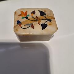 Doosje 3 ringen doosje is met bloem op de deksel, gemeldet von IJsselland Ziekenhuis über iLost