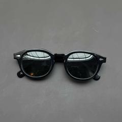 색안경 Moscot Zwart, iLost를 사용하여 Van Gogh Museum에 보고됨