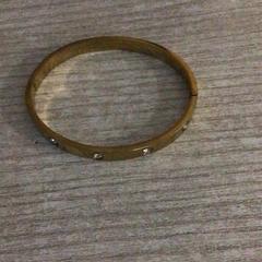 Armband, como reportado por Hotel van der Valk Maastricht utilizando o iLost