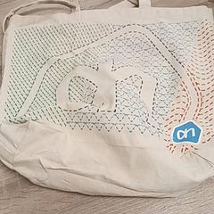 Táska, amint azt EBS Spijkenisse az iLost segítségével jelentette.