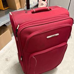 Bőrönd, amint azt Room Mate Bruno az iLost segítségével jelentette.