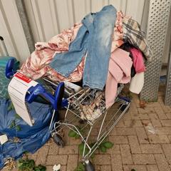 Oblečení In winkelwagentje, jak nahlášeno Gemeente Roermond pomocí iLost