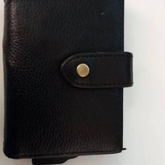 카드 홀더, iLost를 사용하여 allGo Almere에 보고됨