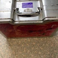 Aktatáska metaal, amint azt Regio Oost-Vlaanderen az iLost segítségével jelentette.