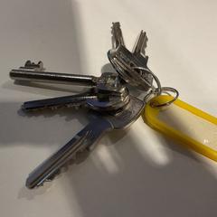 İLost kullanarak Gemeente Amsterdam tarafından bildirildiği gibi Anahtarlar Op naam van koper