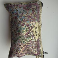 Ibizi etui, come riportato a iLost