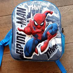 Rugtas Blauw, spiderman がiLostで DierenPark Amersfoort によって報告されました
