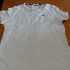 シャツ T-Shirt がiLostで Carlton Beach Hotel によって報告されました