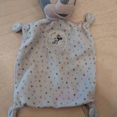 Manteta, segons ha informat IKEA Lyon Grand Parilly mitjançant iLost