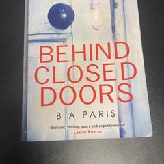 Książka, zgłoszono przez ibis Styles Rotterdam Ahoy przy użyciu iLost