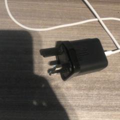 Adaptér Met witte usbc kabel, ako bolo nahlásené Van der Valk Hotel Haarlem pomocou iLost