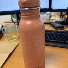 Bottiglia d'acqua Roos, come riportato da VITAZ campus Sint-Niklaas utilizzando iLost