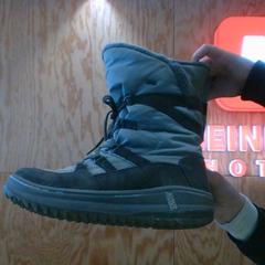 Sneaker, ha sido reportado por MEININGER Hotel Innsbruck Zentrum con iLost