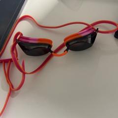 Igeriketa betaurrekoak, gisa salatu by Silver Sands Beach iLost erabiliz