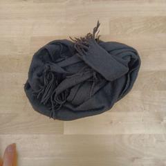 Tmavá šála, segundo informou IKEA Ostrava usando iLost