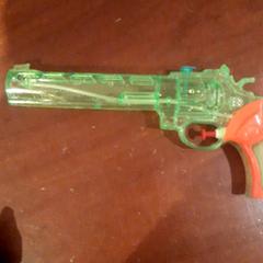 Joguina Plastic green toy pistol, segons ha informat Grand Hotel Amrath Kurhaus mitjançant iLost