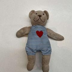 Oso de peluche, ha sido reportado por Rijksmuseum van Oudheden con iLost