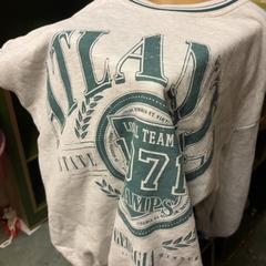 Maglione Grey, come riportato da KABUL à GoGo / Teatro utilizzando iLost