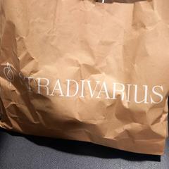 Stradivarius tas met kleding, jak nahlášeno Pouw Vervoer pomocí iLost