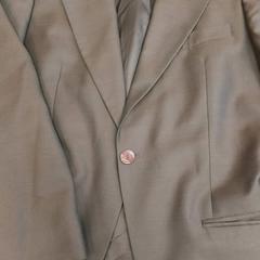 Blazer bruin, rapporterat av Rotterdam The Hague Airport med iLost