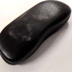 Etui à lunettes avec lunettes, a été signalé par IKEA Amsterdam utilisant iLost