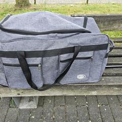 Grey/ black trolley travel bag a suitcase, iLost에 보고됨