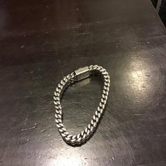 Pulseira, segundo informou Qbuzz U-OV usando iLost